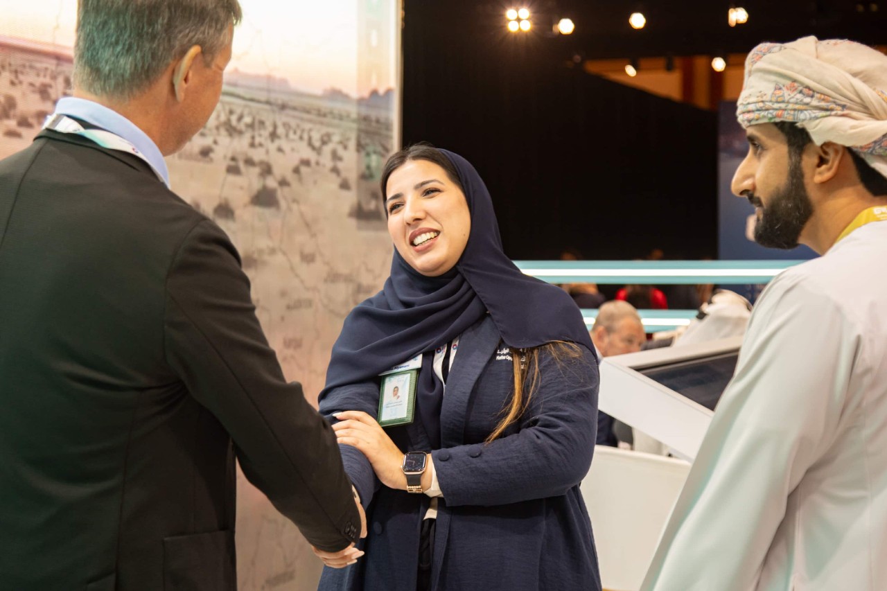 visitors-shaking-hands